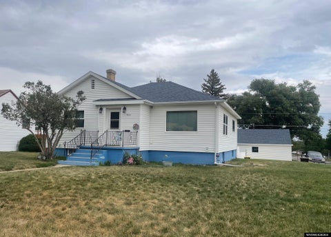 Photo of 903 12th Street, Rawlins, WY 82301 (MLS # 20264023)