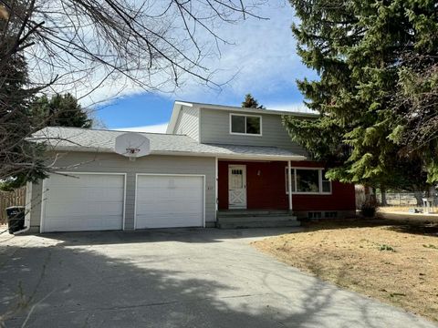 Photo of 817 Lombardy Circle, Riverton, WY 82501 (MLS # 20261303)