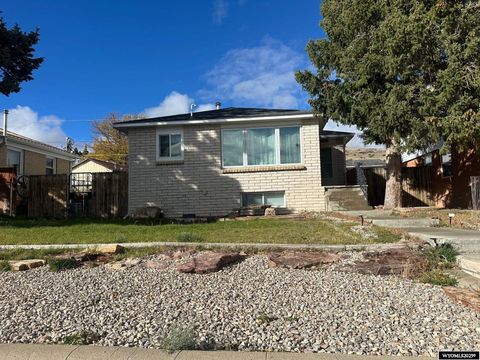 Photo of 1109 High St, Rawlins, WY 82301 (MLS # 20260005)