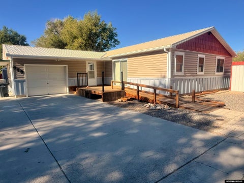 Photo of 919 W Jackson Avenue, Riverton, WY 82501 (MLS # 20261632)