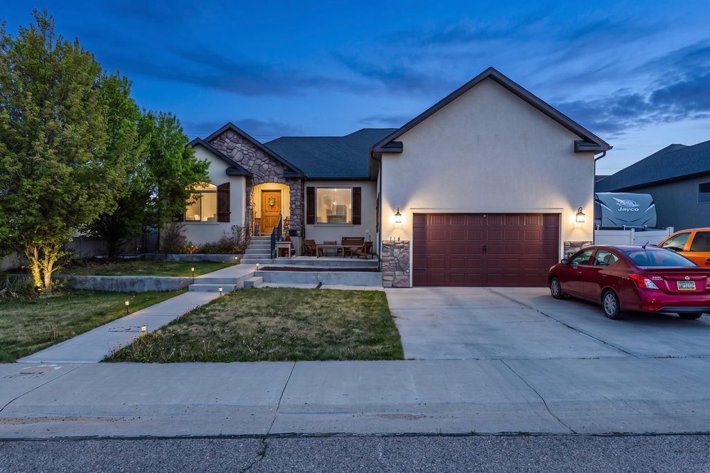 Photo of 516 Talladega Dr, Rock Springs, WY 82901 (MLS # 20262320)