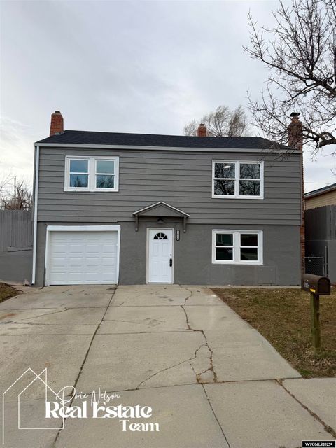 Photo of 1016 S Washington St, Casper, WY 82601 (MLS # 20256567)