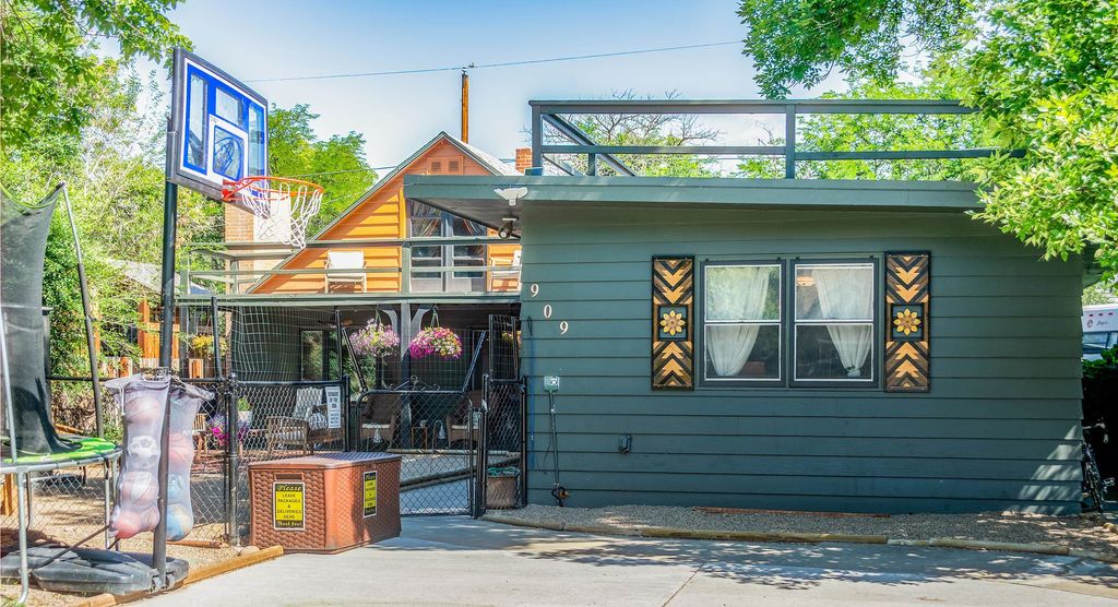 Photo of 909 Grace Avenue, Worland, WY 82401 (MLS # 20262167)