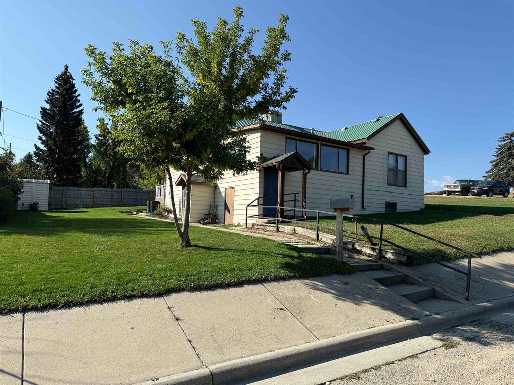 Photo of 195 W Gatchell Street, Buffalo, WY 82834 (MLS # 20260438)