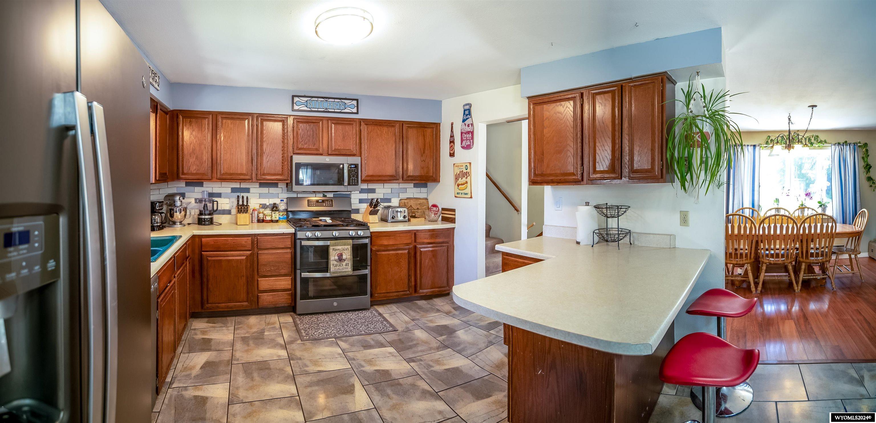 Worland, Wyoming 82401, United States, 5 Bedrooms Bedrooms, ,3 BathroomsBathrooms,Residential,Active,54916