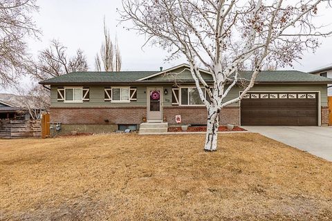Photo of 1021 Elm Way, Rock Springs, WY 82901 (MLS # 20260707)