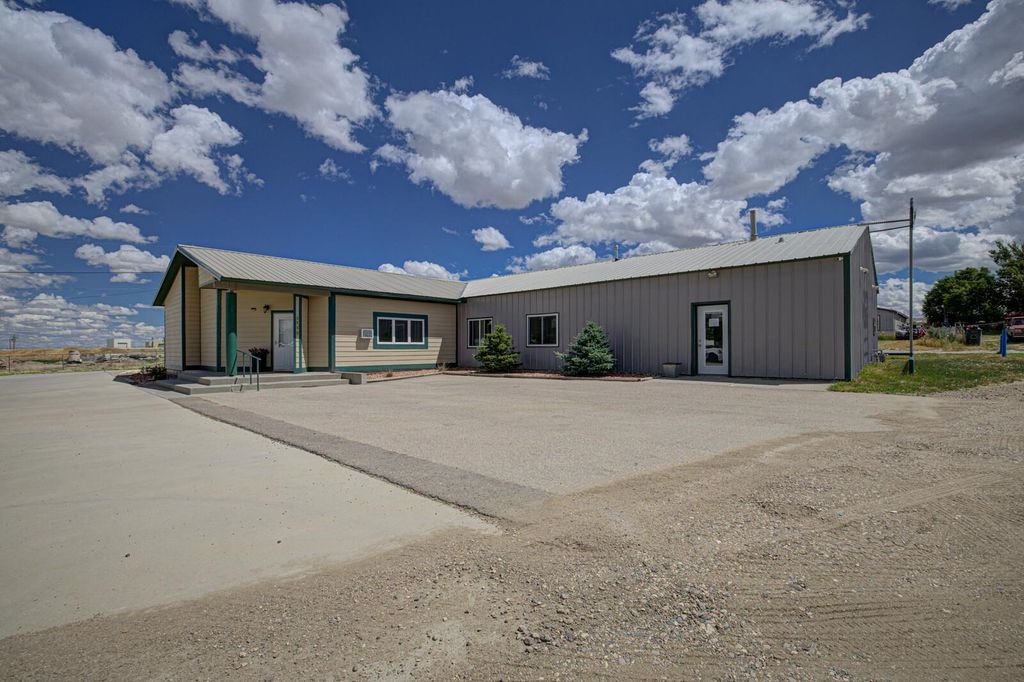 Photo of 3335 Plateau Street, Casper, WY 82601 (MLS # 20262140)