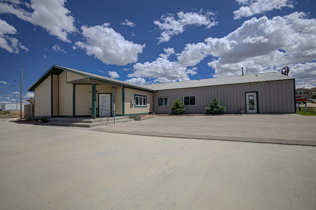 Photo of 3335 Plateau Street, Casper, WY 82601 (MLS # 20262140)