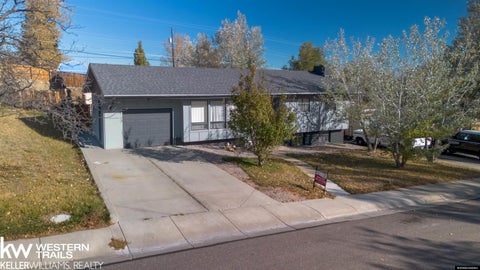 Photo of 1810 Mariposa Boulevard, Casper, WY 82604 (MLS # 20265232)