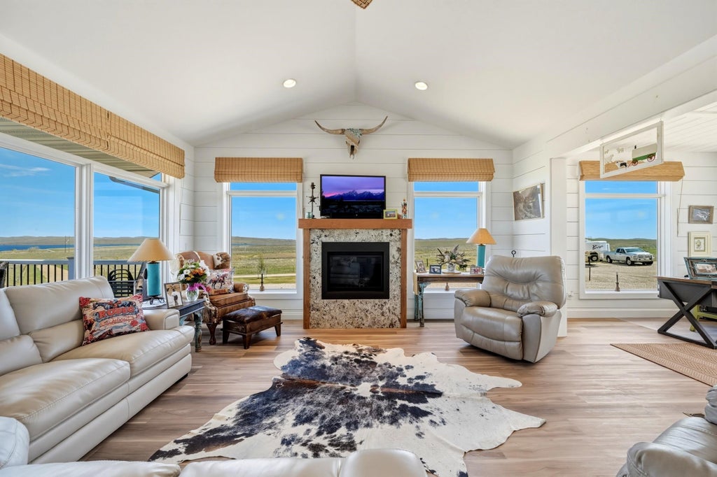 Photo of 105 Lake DeSmet Road, Buffalo, WY 82834 (MLS # 20260021)