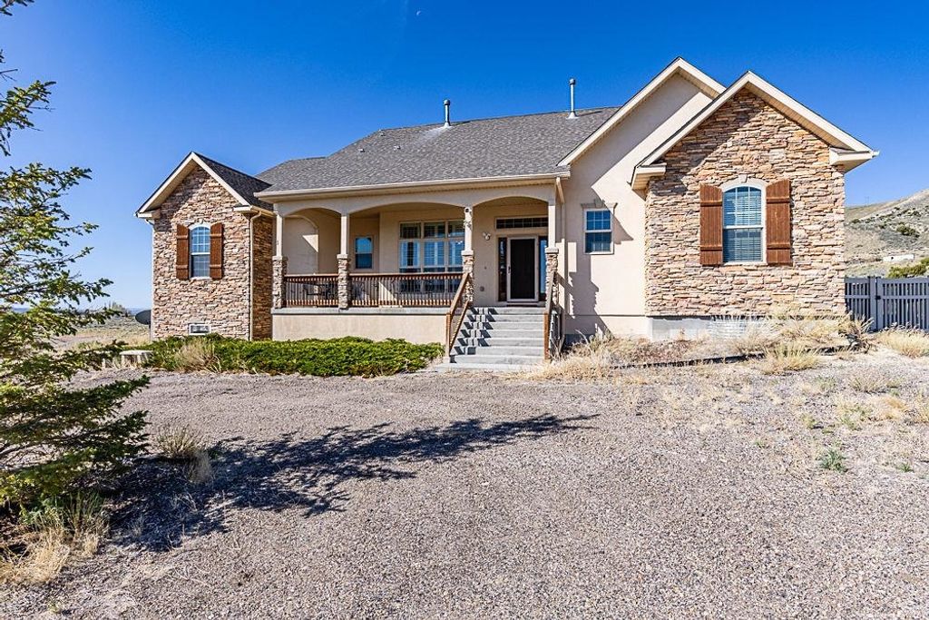 Photo of 7 Beverly Hills Dr, Rock Springs, WY 82901 (MLS # 20262220)
