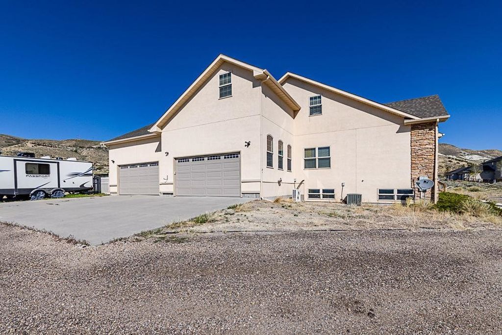 Photo of 7 Beverly Hills Dr, Rock Springs, WY 82901 (MLS # 20262220)