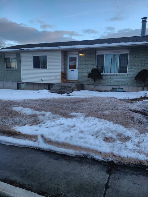 Photo of 810 Bridger Drive, Green River, WY 82935 (MLS # 20262149)