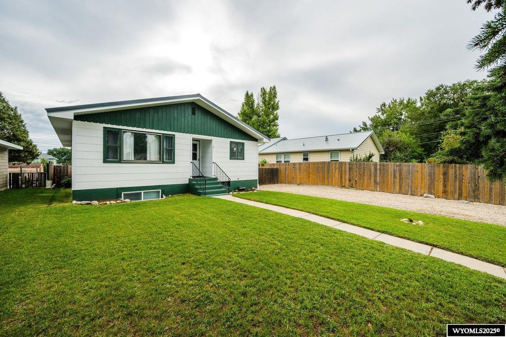 Photo of 725 N Carrington Avenue, Buffalo, WY 82834 (MLS # 20255069)