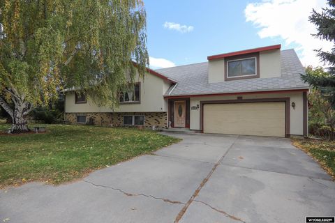 Photo of 719 Fullerton Avenue, Buffalo, WY 82834 (MLS # 20255653)