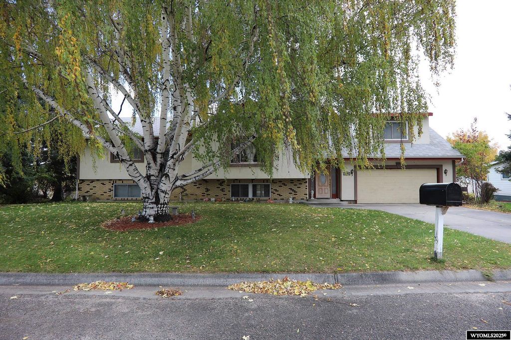 Photo of 719 Fullerton Avenue, Buffalo, WY 82834 (MLS # 20255653)