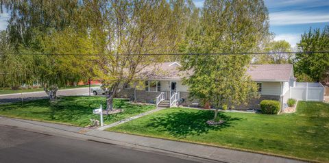 Photo of 408 Hillcrest DR, Worland, WY 82401 (MLS # 20262109)