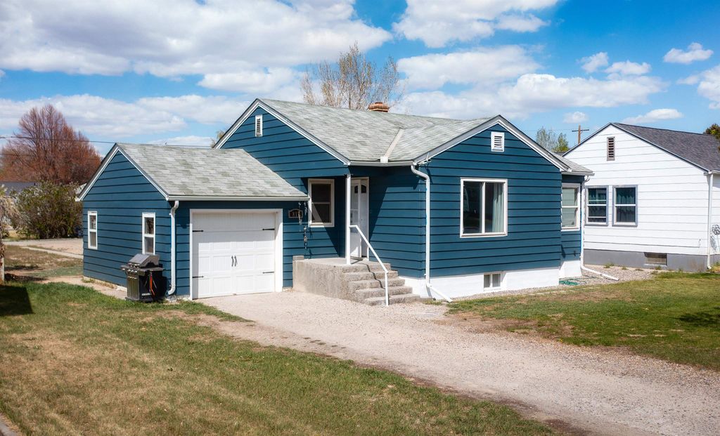 Photo of 811 Howell Ave, Worland, WY 82401 (MLS # 20260617)