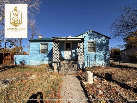 Photo of 806 E Jackson Ave, Riverton, WY 82501 (MLS # 20255808)