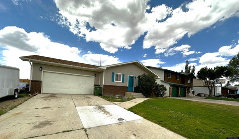 Photo of 3201 Fir Dr, Rock Springs, WY 82901 (MLS # 20264956)