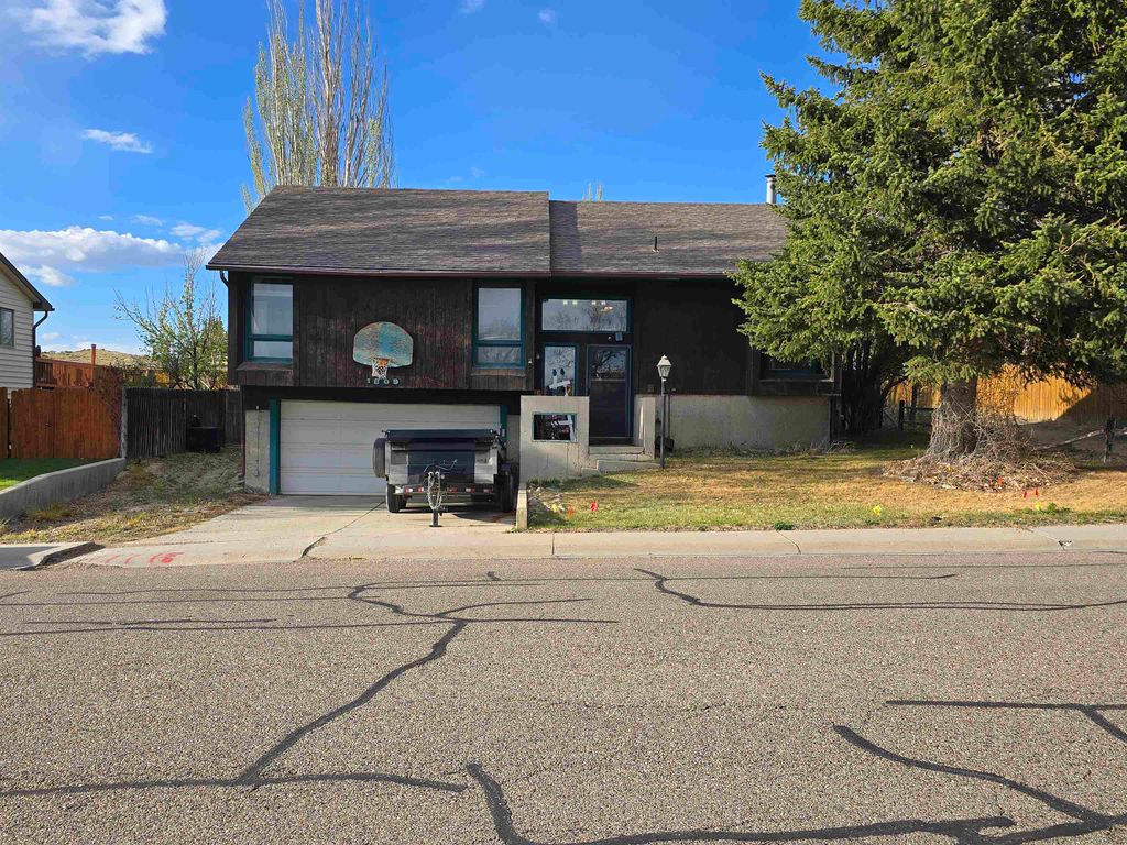 Photo of 1809 Arthur Avenue, Rock Springs, WY 82901 (MLS # 20262165)
