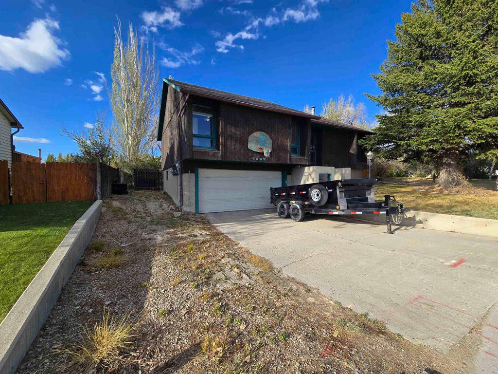 Photo of 1809 Arthur Avenue, Rock Springs, WY 82901 (MLS # 20262165)