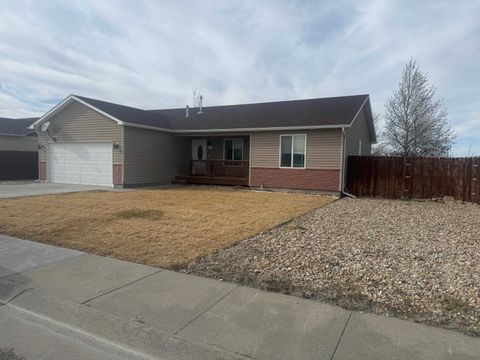 Photo of 609 Olive Circle, Rawlins, WY 82301 (MLS # 20261139)