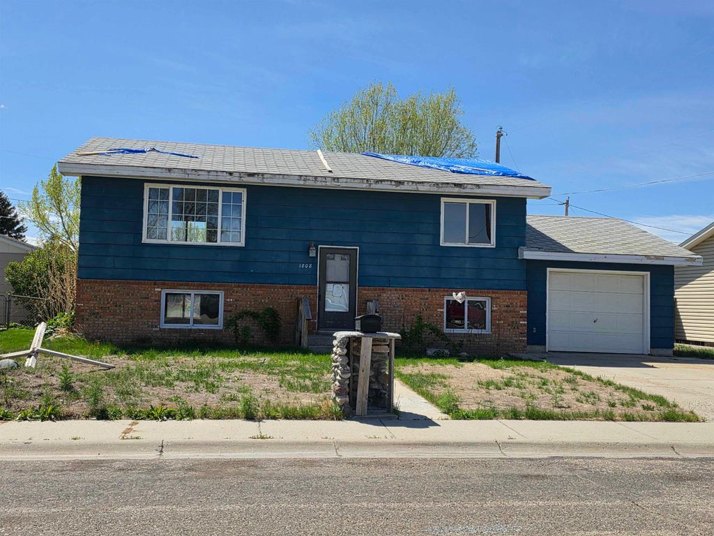 Photo of 1808 Gregg Avenue, Worland, WY 82401 (MLS # 20262222)
