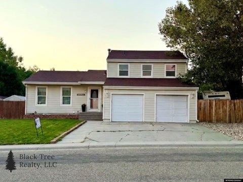 Photo of 4421 S Ash St, Casper, WY 82601 (MLS # 20263040)