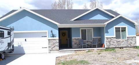 Photo of 310 COTTONWOOD Pl, Mountain View, WY 82939 (MLS # 20261984)