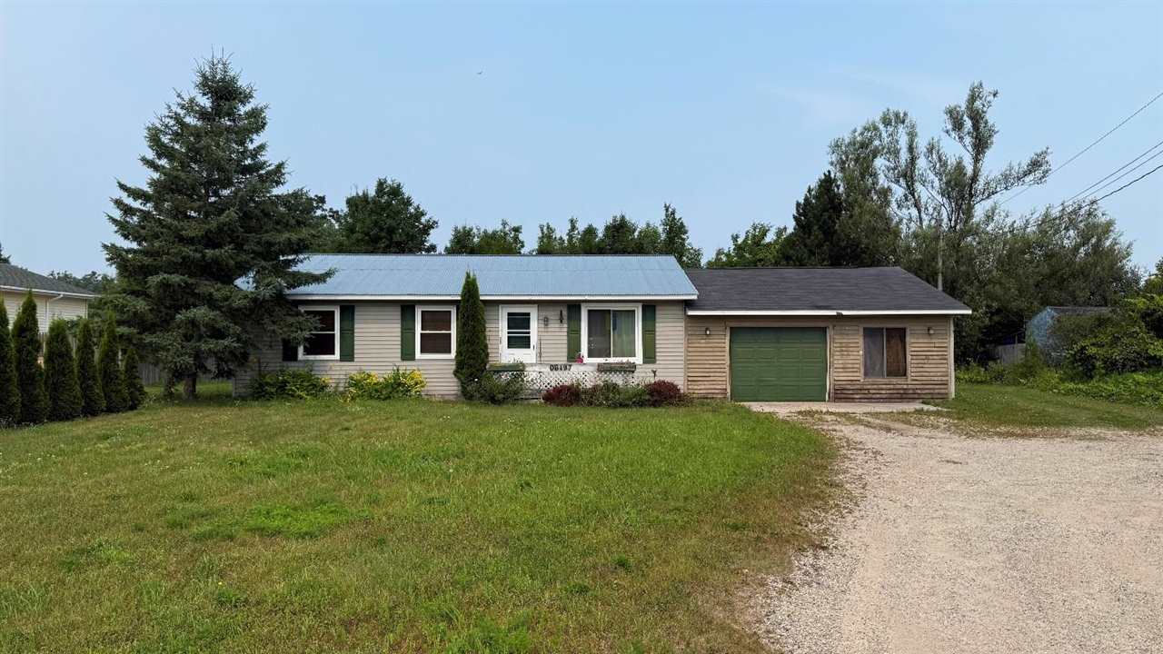 Charlevoix, Michigan 49720, United States, 3 Bedrooms Bedrooms, ,1 BathroomBathrooms,Residential,Active,185698