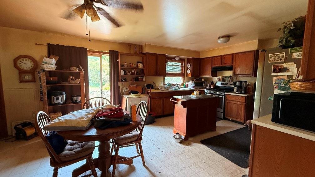 Charlevoix, Michigan 49720, United States, 3 Bedrooms Bedrooms, ,1 BathroomBathrooms,Residential,Active,185698