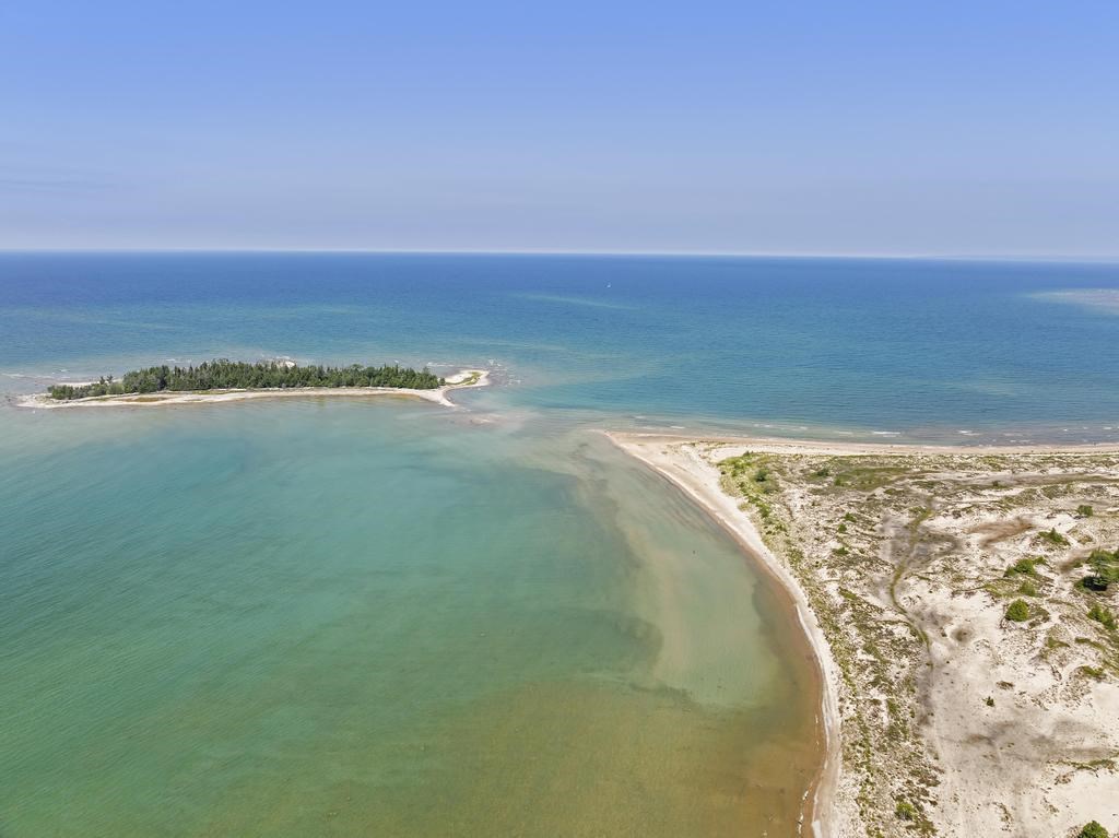 Charlevoix, Michigan 49720, United States, 4 Bedrooms Bedrooms, ,4 BathroomsBathrooms,Residential,Active,169846