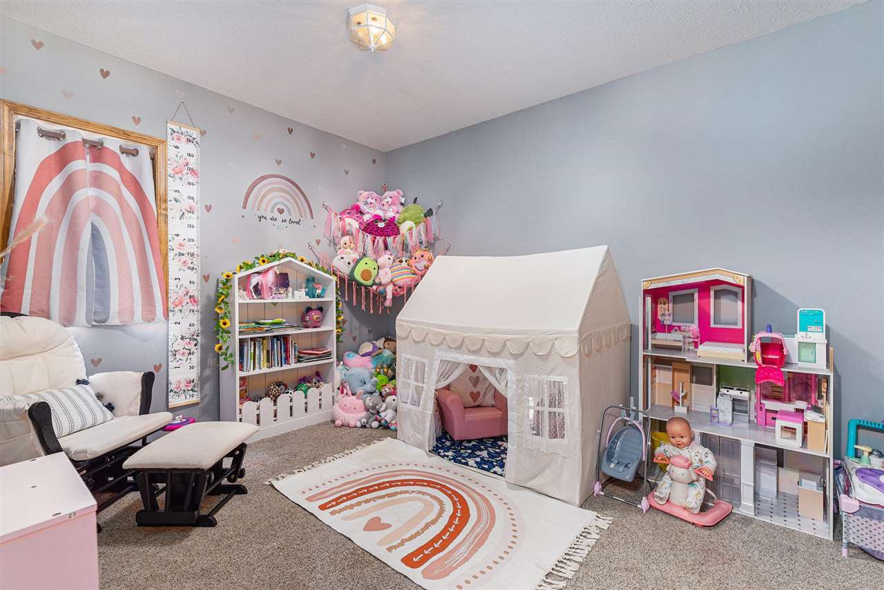 Charlevoix, Michigan 49720, United States, 5 Bedrooms Bedrooms, ,3 BathroomsBathrooms,Residential,Active,86206