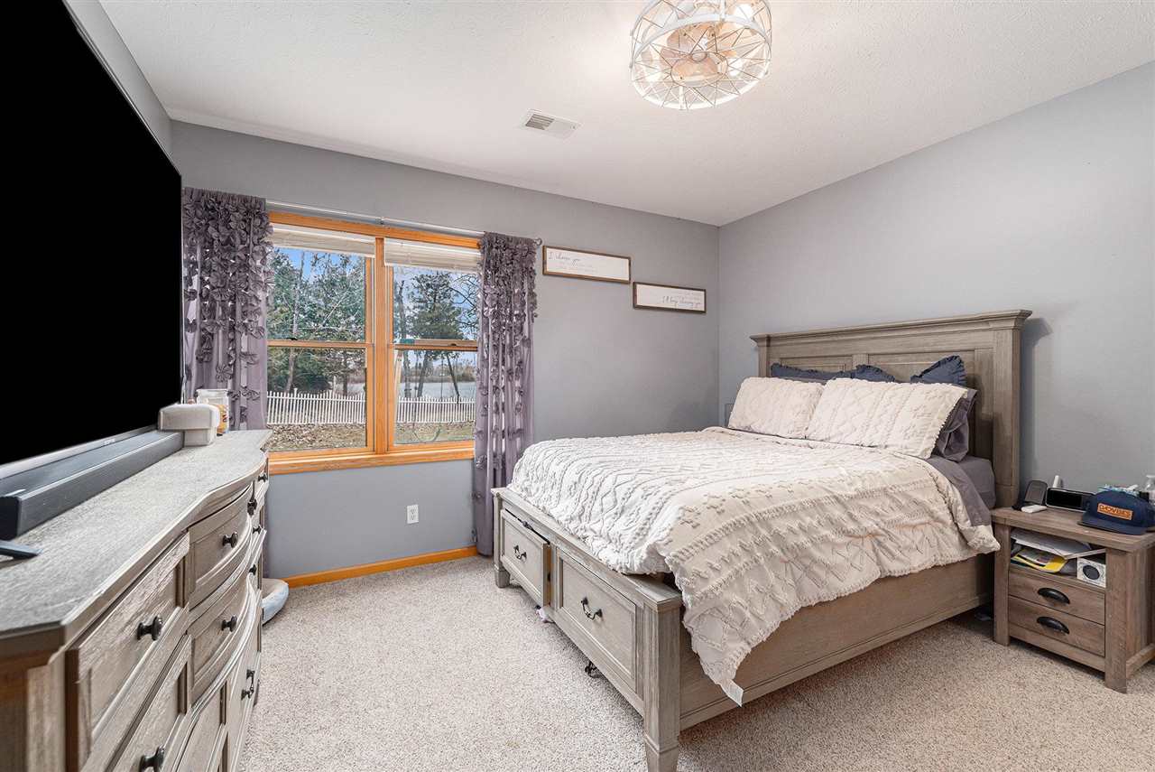 Charlevoix, Michigan 49720, United States, 5 Bedrooms Bedrooms, ,3 BathroomsBathrooms,Residential,Active,86206