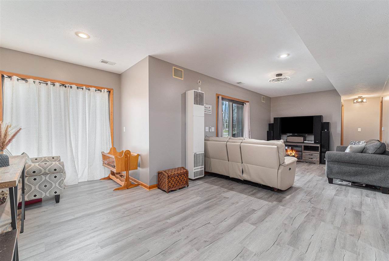 Charlevoix, Michigan 49720, United States, 5 Bedrooms Bedrooms, ,3 BathroomsBathrooms,Residential,Active,86206