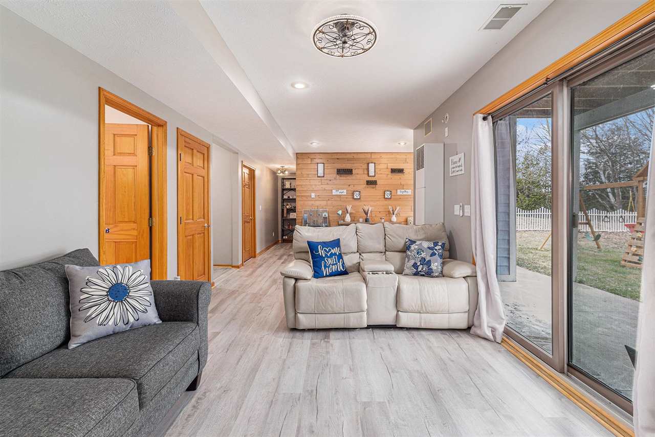 Charlevoix, Michigan 49720, United States, 5 Bedrooms Bedrooms, ,3 BathroomsBathrooms,Residential,Active,86206