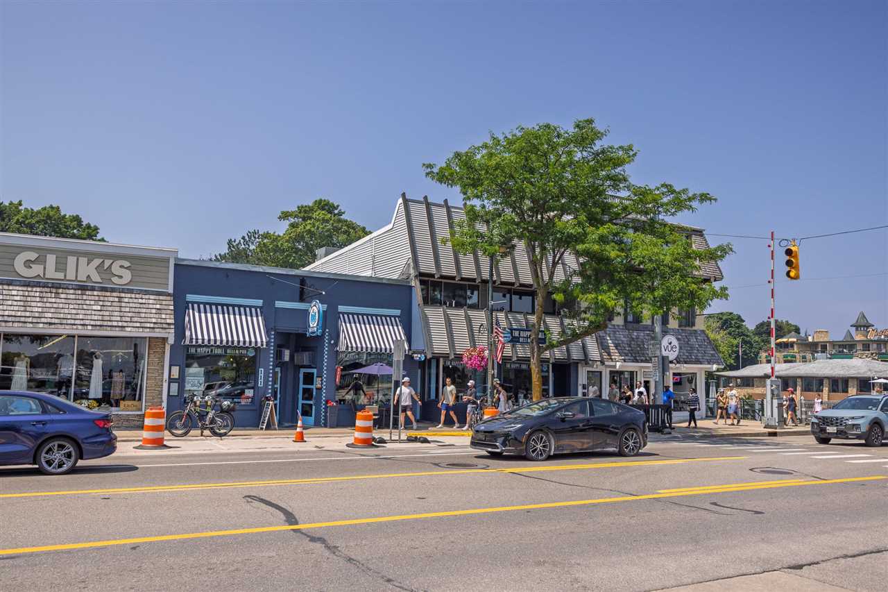 Charlevoix, Michigan 49720, United States, 2 Bedrooms Bedrooms, ,2 BathroomsBathrooms,Commercial,Active,180935