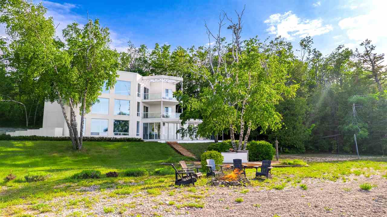 Charlevoix, Michigan 49720, United States, 5 Bedrooms Bedrooms, ,4 BathroomsBathrooms,Residential,Active,6004