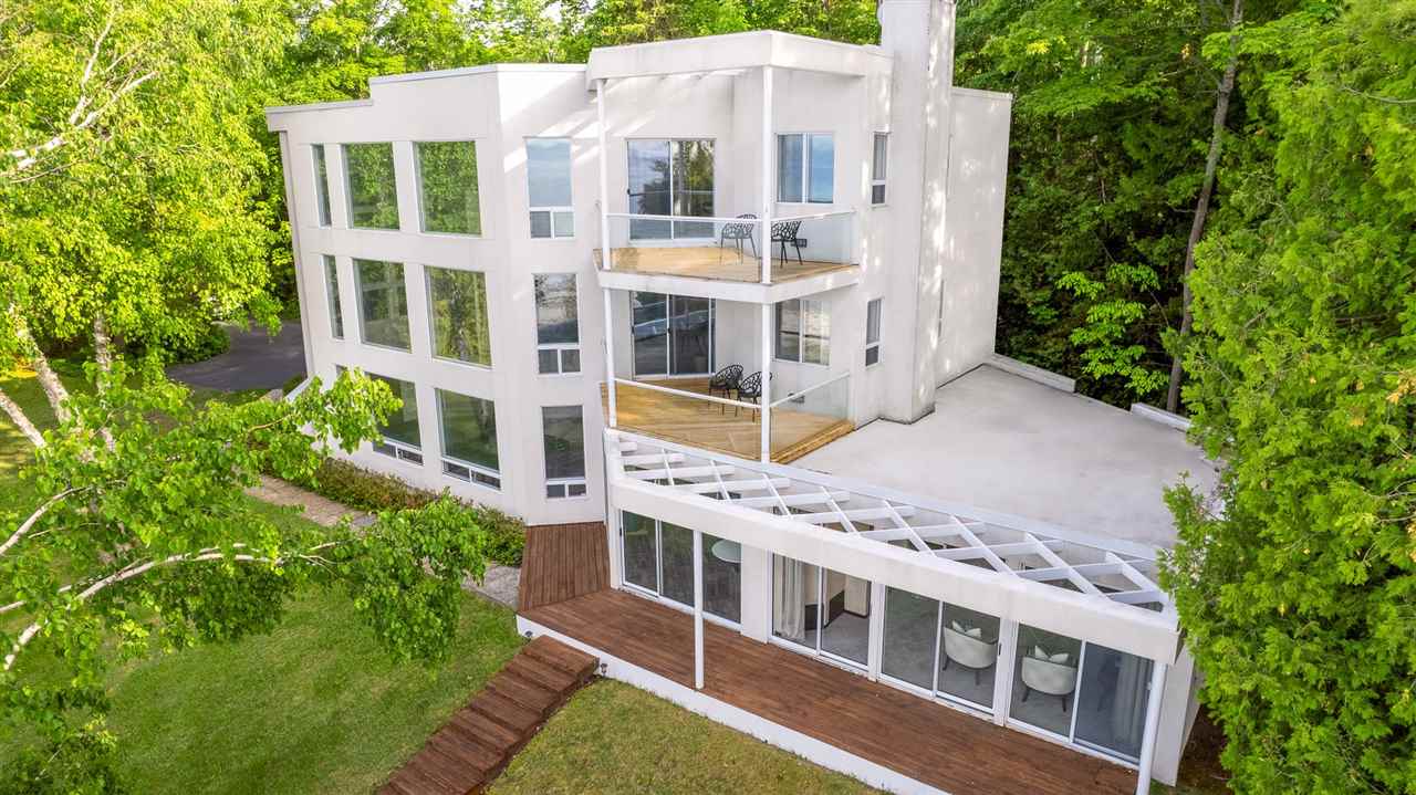 Charlevoix, Michigan 49720, United States, 5 Bedrooms Bedrooms, ,4 BathroomsBathrooms,Residential,Active,6004