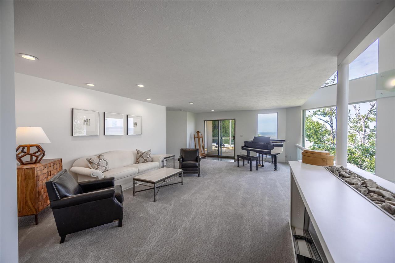 Charlevoix, Michigan 49720, United States, 5 Bedrooms Bedrooms, ,4 BathroomsBathrooms,Residential,Active,6004