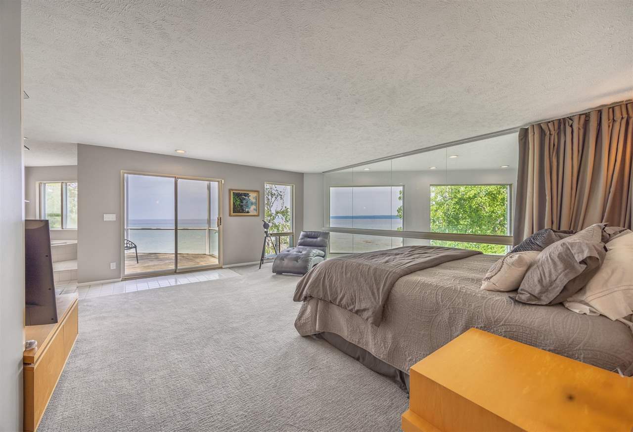 Charlevoix, Michigan 49720, United States, 5 Bedrooms Bedrooms, ,4 BathroomsBathrooms,Residential,Active,6004