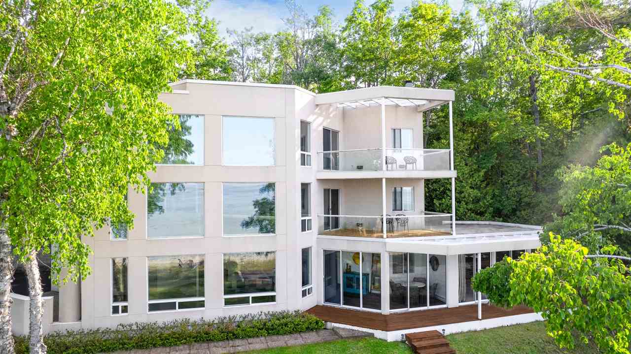 Charlevoix, Michigan 49720, United States, 5 Bedrooms Bedrooms, ,4 BathroomsBathrooms,Residential,Active,6004