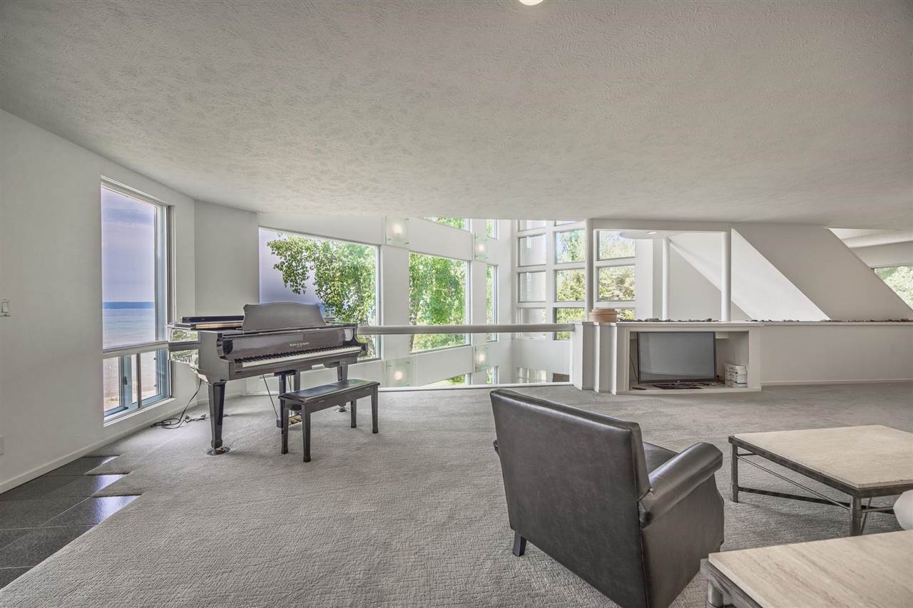 Charlevoix, Michigan 49720, United States, 5 Bedrooms Bedrooms, ,4 BathroomsBathrooms,Residential,Active,6004