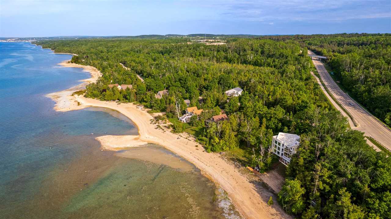 Charlevoix, Michigan 49720, United States, 5 Bedrooms Bedrooms, ,4 BathroomsBathrooms,Residential,Active,6004