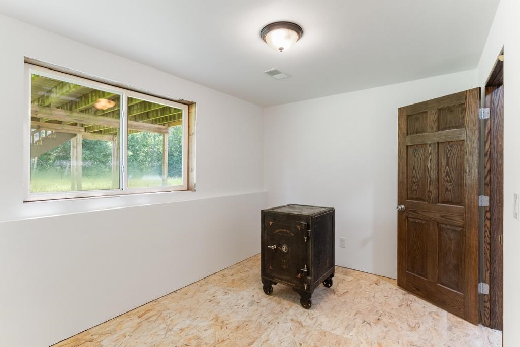 Charlevoix, Michigan 49720, United States, 3 Bedrooms Bedrooms, ,3 BathroomsBathrooms,Residential,Active,174388