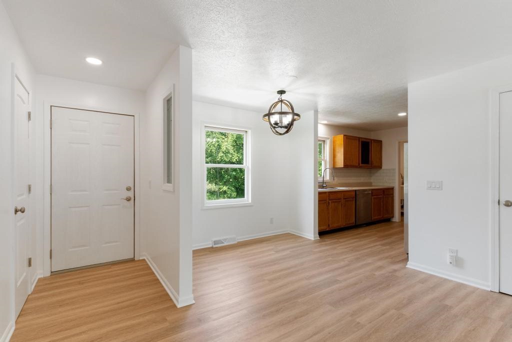 Charlevoix, Michigan 49720, United States, 3 Bedrooms Bedrooms, ,3 BathroomsBathrooms,Residential,Active,174388