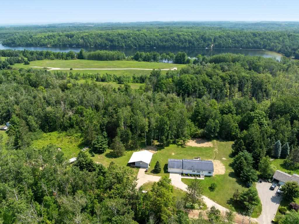 Charlevoix, Michigan 49720, United States, 3 Bedrooms Bedrooms, ,3 BathroomsBathrooms,Residential,Active,174388