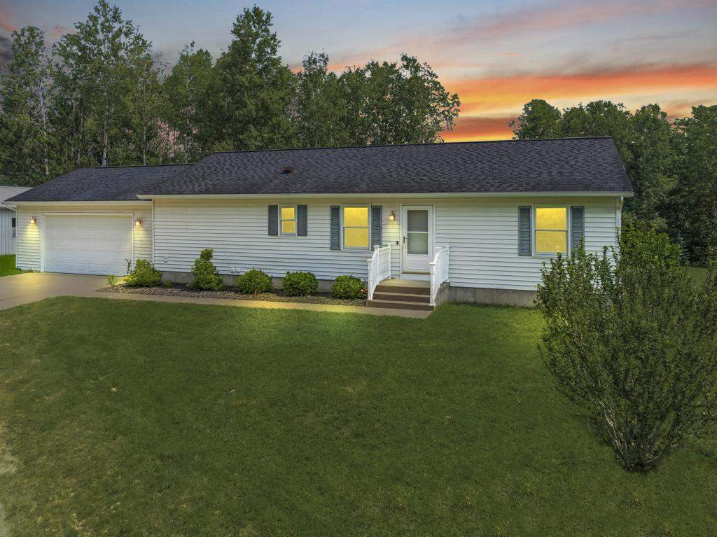 Charlevoix, Michigan 49720, United States, 3 Bedrooms Bedrooms, ,3 BathroomsBathrooms,Residential,Active,174388