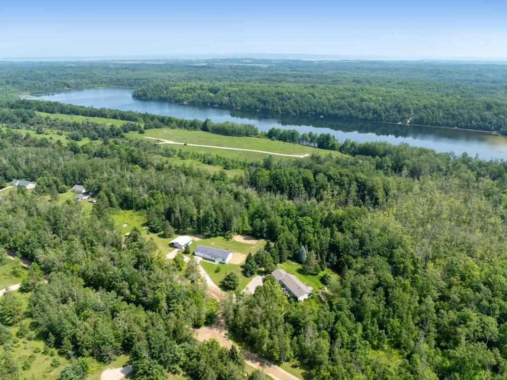 Charlevoix, Michigan 49720, United States, 3 Bedrooms Bedrooms, ,3 BathroomsBathrooms,Residential,Active,174388